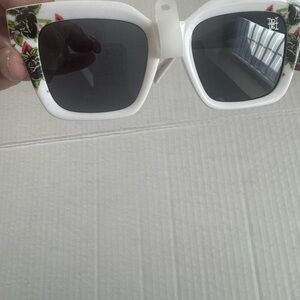 Ed hardy white Flora  Sunglasses new